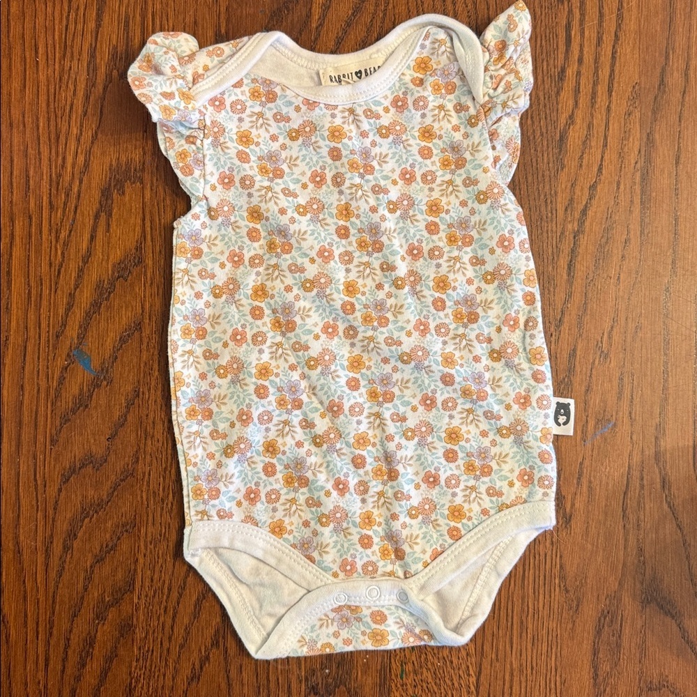 Rabbit+ Bear Fall Floral Organic Cotton Baby Onesie size 6-9M